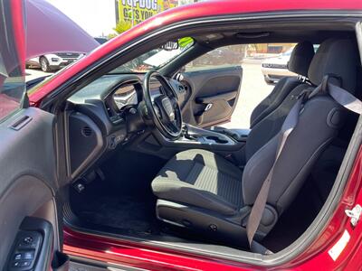 2019 Dodge Challenger SXT   - Photo 5 - Phoenix, AZ 85009
