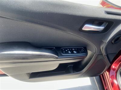 2018 Dodge Charger SXT   - Photo 10 - Phoenix, AZ 85009
