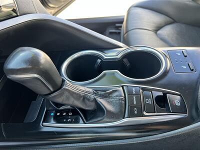 2019 Toyota Camry XSE   - Photo 10 - Phoenix, AZ 85009