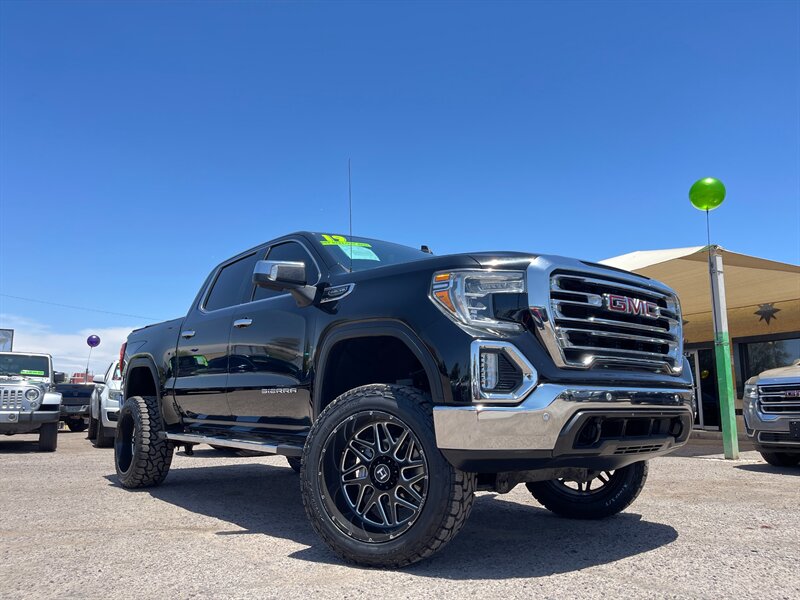 2019 GMC Sierra 4WD Crew Cab Short Box SLT's photo