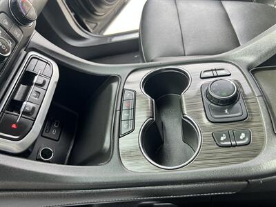 2021 GMC Acadia SLT   - Photo 10 - Phoenix, AZ 85009