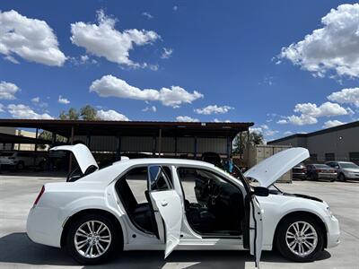 2017 Chrysler 300 Limited   - Photo 5 - Phoenix, AZ 85009