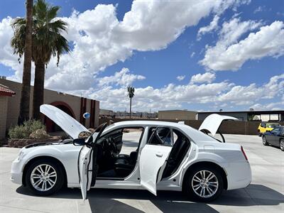 2017 Chrysler 300 Limited   - Photo 6 - Phoenix, AZ 85009