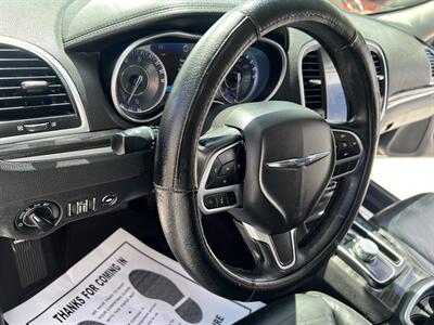 2017 Chrysler 300 Limited   - Photo 8 - Phoenix, AZ 85009