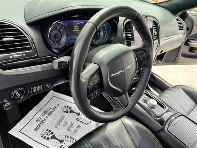 2022 Chrysler 300 S V8   - Photo 8 - Phoenix, AZ 85009