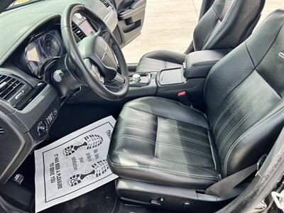 2022 Chrysler 300 S V8   - Photo 7 - Phoenix, AZ 85009