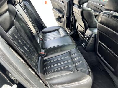 2022 Chrysler 300 S V8   - Photo 16 - Phoenix, AZ 85009