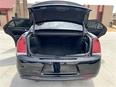 2022 Chrysler 300 S V8   - Photo 15 - Phoenix, AZ 85009