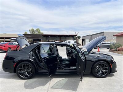 2022 Chrysler 300 S V8   - Photo 5 - Phoenix, AZ 85009