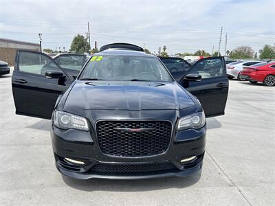2022 Chrysler 300 S V8   - Photo 4 - Phoenix, AZ 85009