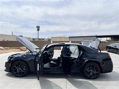 2022 Chrysler 300 S V8   - Photo 6 - Phoenix, AZ 85009