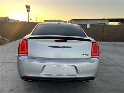 2021 Chrysler 300 S V6   - Photo 3 - Phoenix, AZ 85009