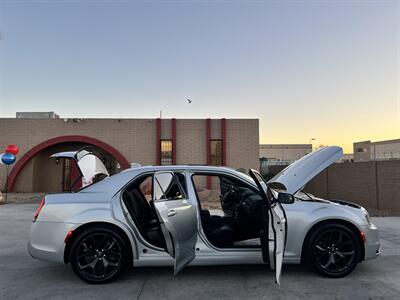 2021 Chrysler 300 S V6   - Photo 5 - Phoenix, AZ 85009