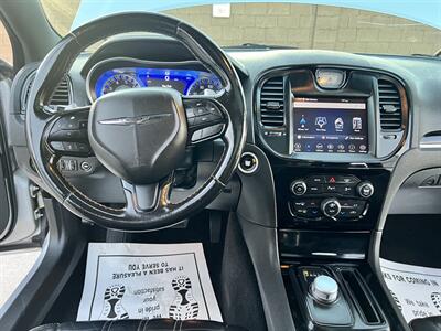 2021 Chrysler 300 S V6   - Photo 9 - Phoenix, AZ 85009