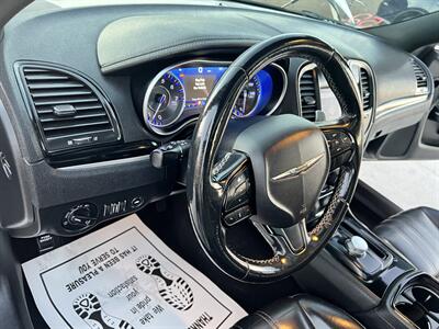 2021 Chrysler 300 S V6   - Photo 8 - Phoenix, AZ 85009