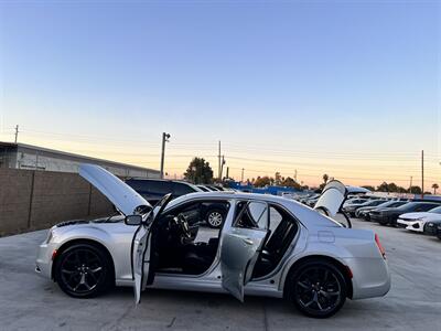 2021 Chrysler 300 S V6   - Photo 6 - Phoenix, AZ 85009