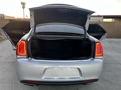 2021 Chrysler 300 S V6   - Photo 13 - Phoenix, AZ 85009