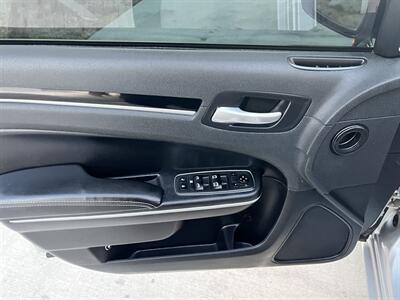 2021 Chrysler 300 S V6   - Photo 11 - Phoenix, AZ 85009