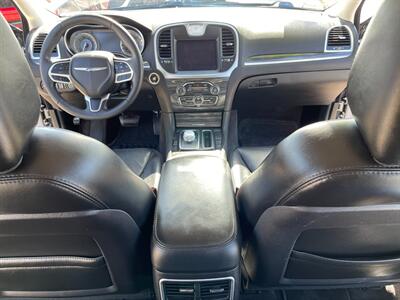 2018 Chrysler 300 Touring L   - Photo 9 - Phoenix, AZ 85009