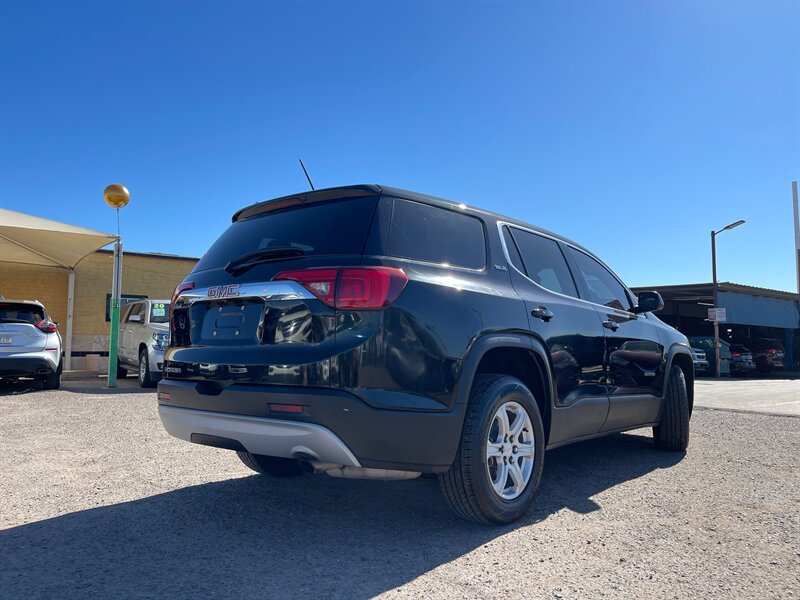 2017 Gmc Acadia SLE photo 4