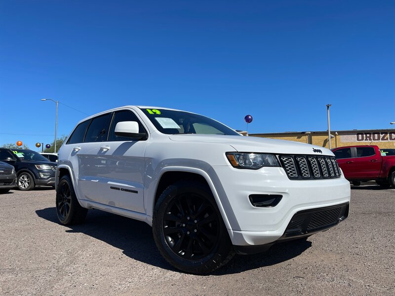 2019 Jeep Grand Cherokee Laredo  