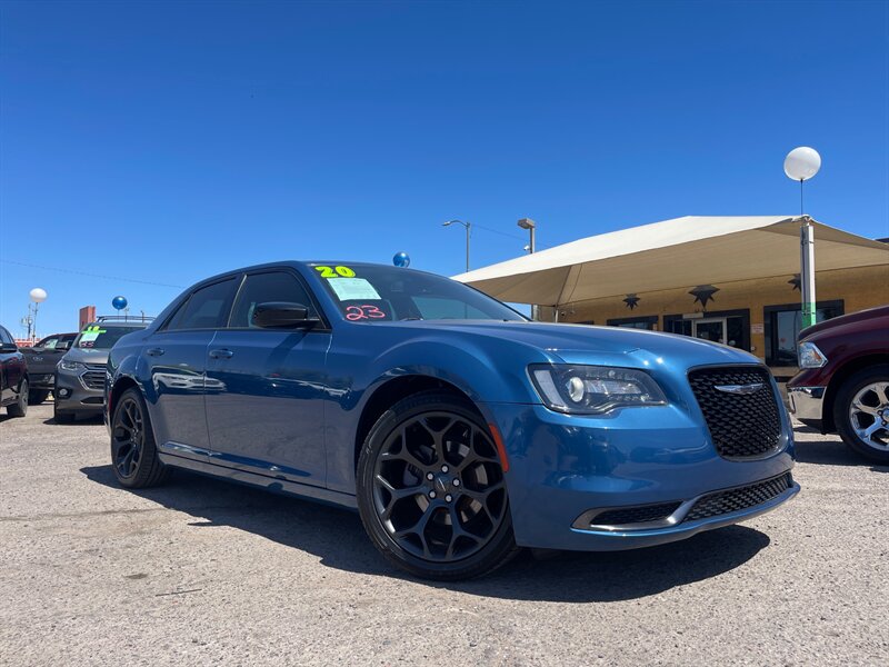 2020 Chrysler 300 Touring   - Photo 1 - Phoenix, AZ 85009