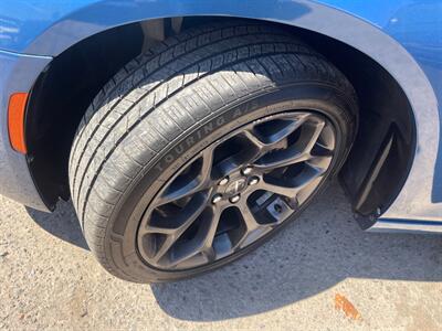 2020 Chrysler 300 Touring   - Photo 11 - Phoenix, AZ 85009