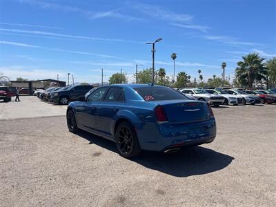 2020 Chrysler 300 Touring   - Photo 14 - Phoenix, AZ 85009