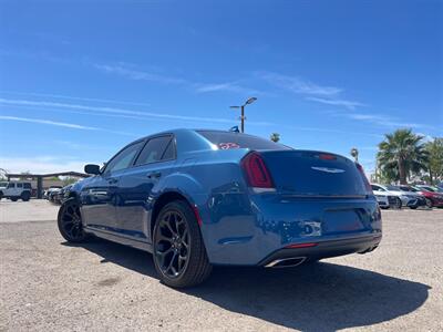 2020 Chrysler 300 Touring   - Photo 3 - Phoenix, AZ 85009