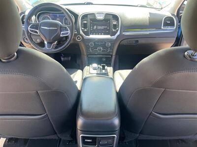 2020 Chrysler 300 Touring   - Photo 9 - Phoenix, AZ 85009