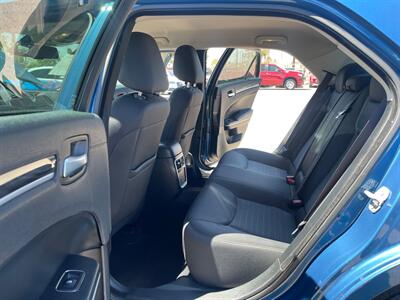 2020 Chrysler 300 Touring   - Photo 6 - Phoenix, AZ 85009