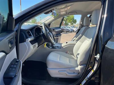 2019 Toyota Highlander LE - Photo 5 - Phoenix, AZ 85009