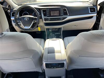 2019 Toyota Highlander LE - Photo 10 - Phoenix, AZ 85009