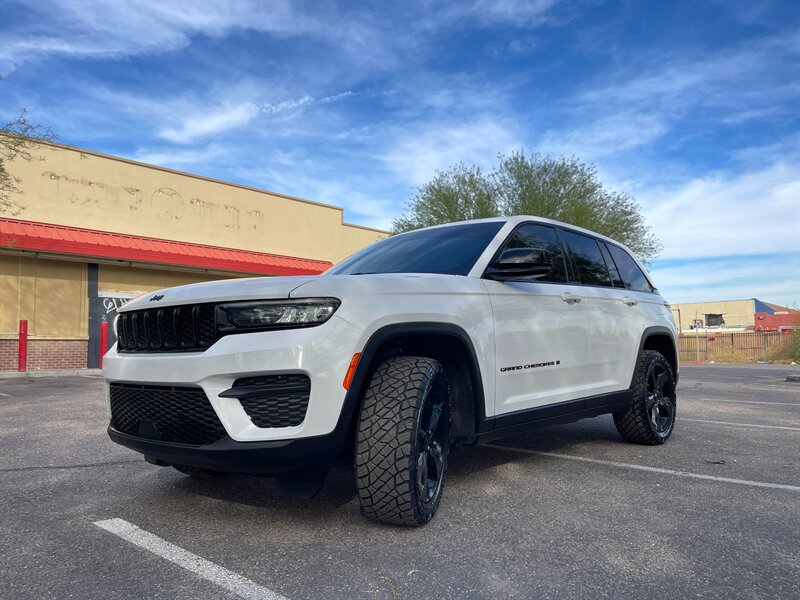 2022 Jeep Grand Cherokee Altitude photo 2