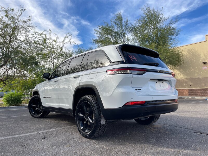 2022 Jeep Grand Cherokee Altitude photo 3