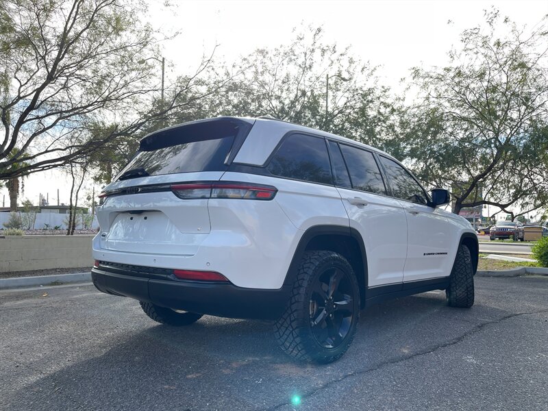 2022 Jeep Grand Cherokee Altitude photo 4