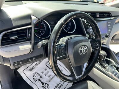 2019 Toyota Camry Hybrid XLE   - Photo 8 - Phoenix, AZ 85009