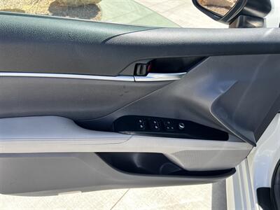 2019 Toyota Camry Hybrid XLE   - Photo 10 - Phoenix, AZ 85009