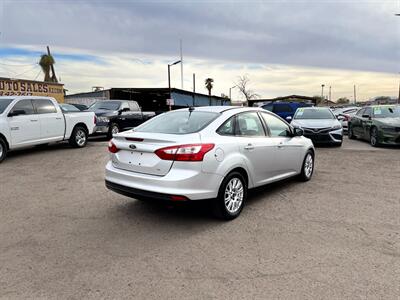 2012 Ford Focus SE   - Photo 15 - Phoenix, AZ 85009