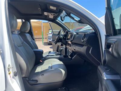 2017 Toyota Tacoma SR5 V6 - Photo 8 - Phoenix, AZ 85009