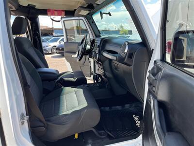 2011 Jeep Wrangler Unlimited Rubicon   - Photo 9 - Phoenix, AZ 85009
