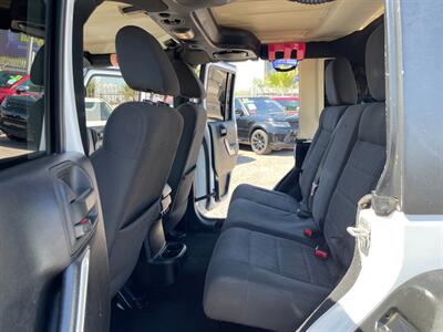 2011 Jeep Wrangler Unlimited Rubicon   - Photo 7 - Phoenix, AZ 85009