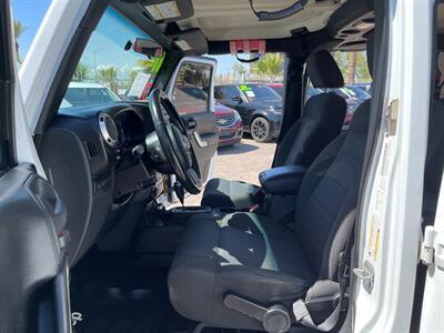 2011 Jeep Wrangler Unlimited Rubicon   - Photo 6 - Phoenix, AZ 85009