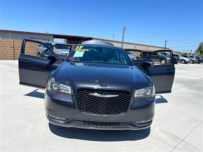 2017 Chrysler 300 S   - Photo 4 - Phoenix, AZ 85009