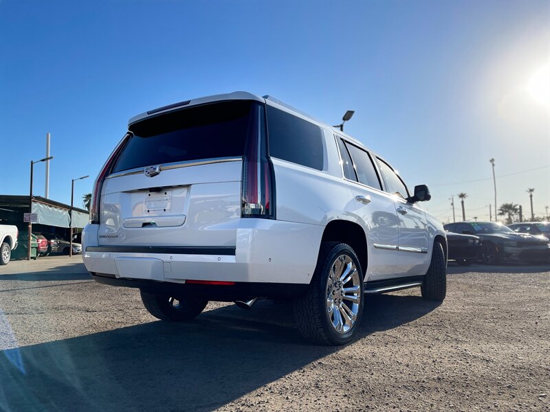 2017 Cadillac Escalade Luxury photo 4