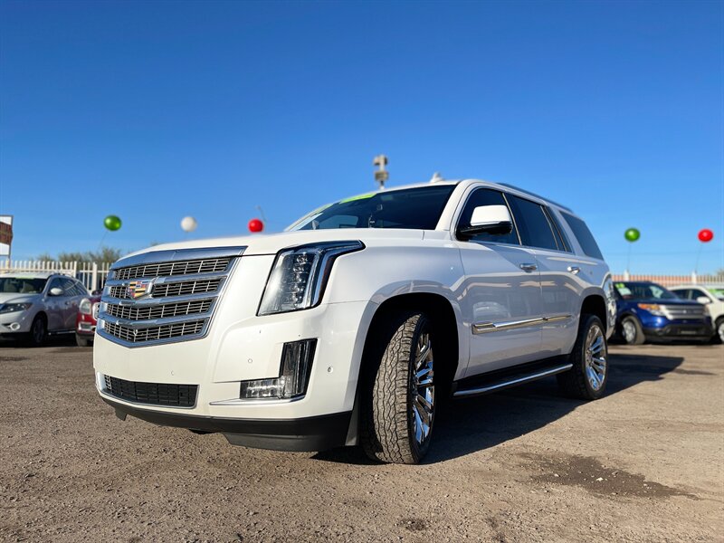 2017 Cadillac Escalade Luxury photo 2