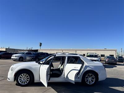 2017 Chrysler 300 Series S - Photo 6 - Phoenix, AZ 85009