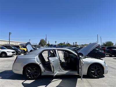 2021 Chrysler 300 S V6   - Photo 5 - Phoenix, AZ 85009