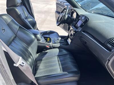 2021 Chrysler 300 S V6   - Photo 15 - Phoenix, AZ 85009