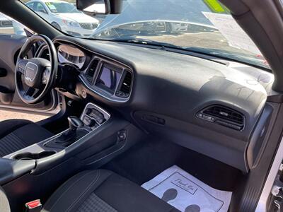 2021 Dodge Challenger SXT   - Photo 8 - Phoenix, AZ 85009